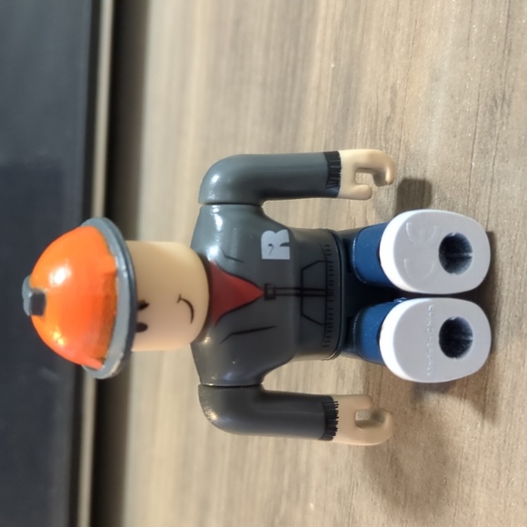 Roblox Series 1 Builderman Minifig - Picture 3 of 4